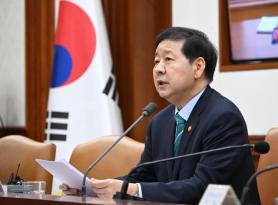 Finance Minister Koo Yun-cheol to announce 4th fuel price cap at 7 p.m.; Q1 GDP up 1.7%