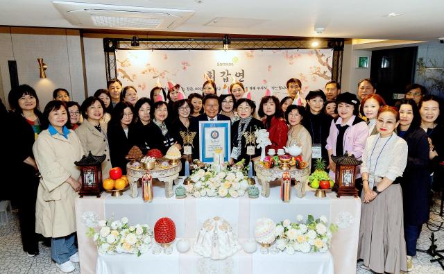 ㅇ사진1 삼구아이앤씨 한국기록원 공식 인증서 수여 단체기념사진jpg