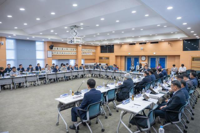 ‘제27회 청양 고추구기자 축제 추진위원회’ 제1차 회의에서 기본계획 등을 논의하고 있다사진청양군