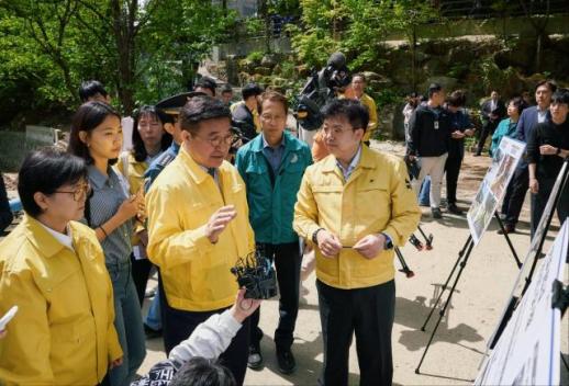 윤호중 장관, 하천·계곡 불법 시설 구조 전환 칼 뺐다