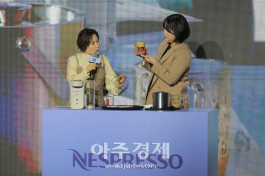 [포토] 버츄오 업 활용한 커피 레시피 선보이는 박수진 바드