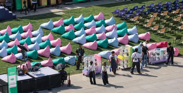 Officials prepare for the opening of the “Gwanghwamun Book Yard” outdoor library at Gwanghwamun Square in Seoul on April 23 2026 marking World Book and Copyright Day AJP Yoo Na-hyun 20260423