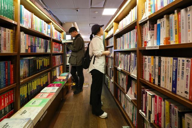 Citizens browse books at Kyobo Book Centre Gwanghwamun in central Seoul on April 16 2026 AJP Yoo Na-hyun
