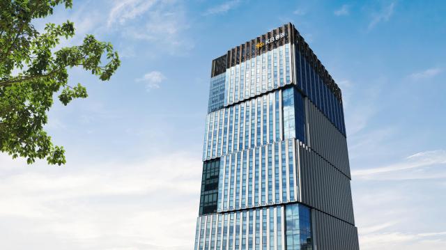 서울 영등포구 여의도에 위치한 KB증권 본사 전경 사진KB증권