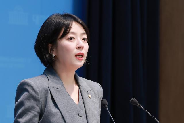 국민의힘 서울시당 공천관리위원장인 배현진 의원이 지난 15일 국회 소통관에서 서울 은평구 청년 공천과 관련해 기자회견하고 있다사진연합뉴스