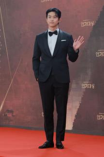 2PMのオク・テギョン、本日結婚…相手は4歳の年下