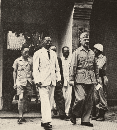 On Aug. 7, 1945, in Xi’an, China, Kim Gu leaves the gate of the Korean Liberation Army’s 2nd District after discussing an operation to enter Korea with U.S. OSS Director W. J. Donovan. Photo provided by the Kim Gu Memorial Association.