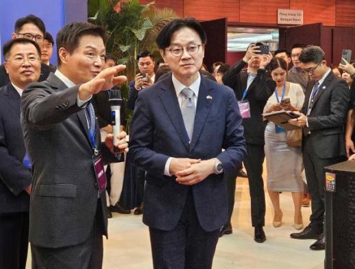 베트남 간 롯데·신세계, K브랜드 수출길 넓힌다