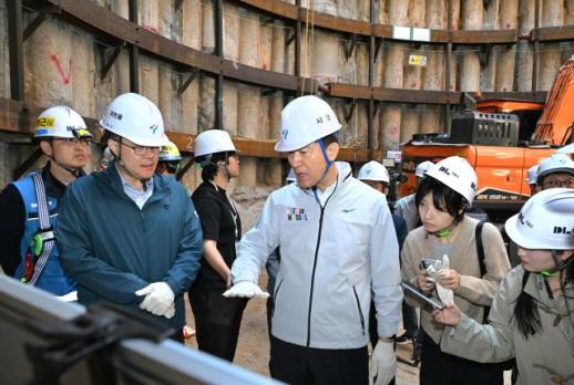 오세훈, 광화문 빗물배수터널 점검…풍수해 안전 대비