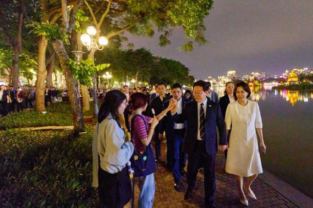 President Lee Jae Myung and his wife Kim Hae-kyung take a stroll in Hanoi on April 23 2026 Yonhap