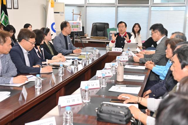 하남종합운동장에서 개최된 어린이날 행사 안전점검 회의 모습 사진하남시