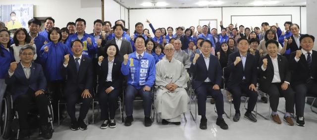 개소식 단체사진 정명근 후보 선거사무소