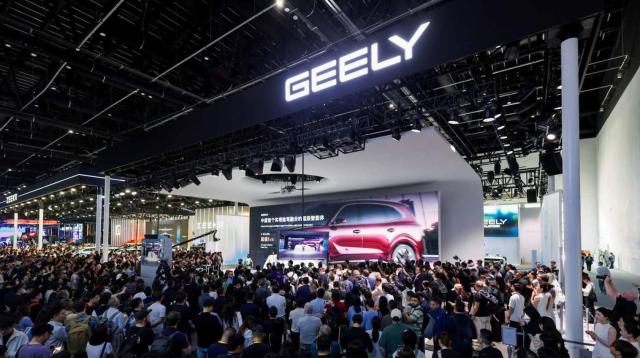 지리자동차그룹은 오토 차이나 2026에서 스마트 시티, 스마트 에너지, 스마트 플랫폼, 메탄올 생태계를 포함한 최첨단 신에너지 기술을 종합적으로 공개했다.