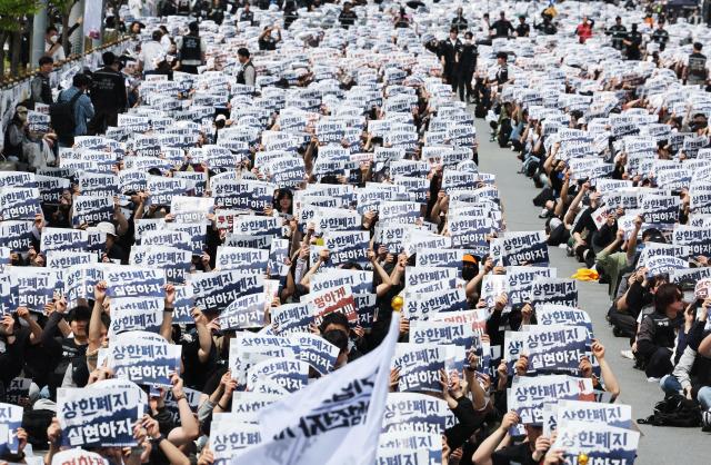 묻고 더블로 가 된 성과급 요구…K-노조 치킨게임에 산업 경쟁력 훼손 경고등