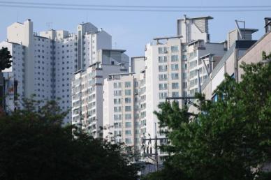 서울 아파트값 상승 둔화…강남 2개월 연속 하락, 강북 상승세 확대