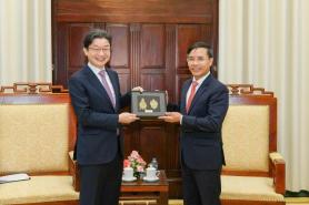 Financial Services Commission Chair Lee Eok-won Pushes QR Payment Links in India, Vietnam