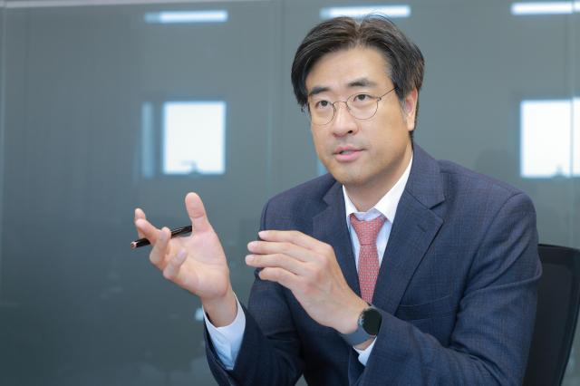 22일 김세진 법무법인 세종 통상산업정책센터장이 아주경제와의 아주초대석 인터뷰를 통해 미국·이란 전쟁에 관한 자신의 견해를 밝히고 있다 사진유대길 기자 