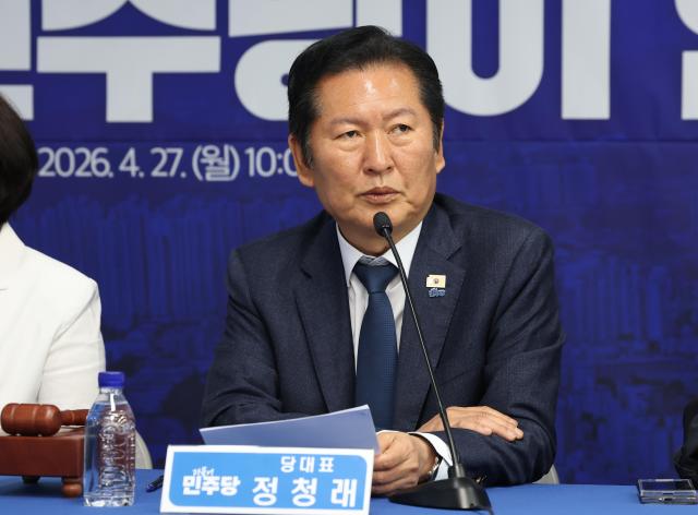 정청래 더불어민주당 대표가 27일 경기도 안성시 김보라 안성시장 후보 선거사무소에서 열린 최고위원회의에서 발언하고 있다 사진연합뉴스