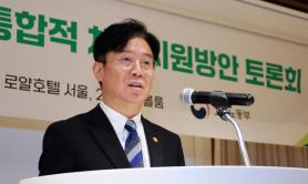Labor Minister Kim Young-hoon vows preemptive steps as airline, tourism woes deepen