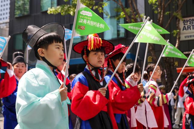 Children take part in an opening parade during the 2026 Yi Sun-sin Festival in front of Myeongbo Art Hall in Seoul on April 25 2026 AJP Yoo Na-hyun

