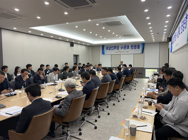 대한건설협회가 충청권 회원사들과 정책 간담회를 진행하고 있다 사진대한건설협회