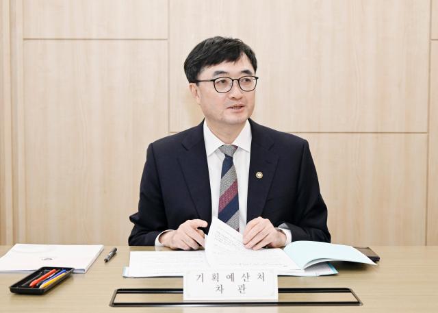 임기근 기획예산처 차관이 4월 6일 오후 서울 영등포구 중소기업중앙회에서 열린 제7차 재정집행 점검회의를 주재 모두발언을 하고 있다 사진기획예산처