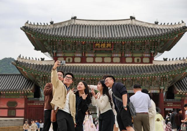 Visitors attend the 2026 Spring Royal Culture Festival at Gyeongbokgung Palace in Seoul on April 27 2026 AJP Yoo Na-hyun

