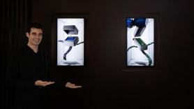 Samsung Unveils Glasses-Free 32-Inch 3D Spatial Signage Display