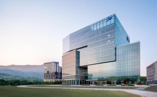 통풍 치료제 시장 재편…JW중외제약, 에파미뉴라드로 주도권 잡나