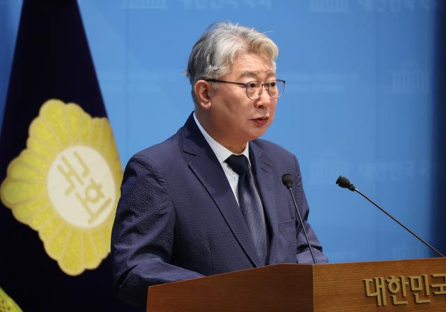 개혁신당 경기도지사 후보로 출마할 조응천 전 의원이 28일 국회 소통관에서 출마 기자회견을 하고 있다 사진연합뉴스
