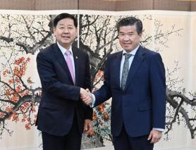 Deputy Prime Minister Koo Yun-cheol Meets AMCHAM Chief to Discuss Korea’s Global Finance Hub Push