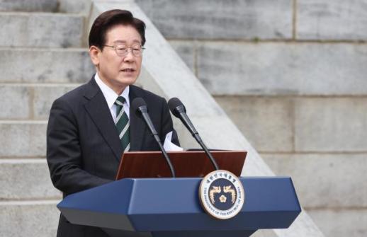 李대통령 충무공 정신 등불 삼아, 위기 함께 극복