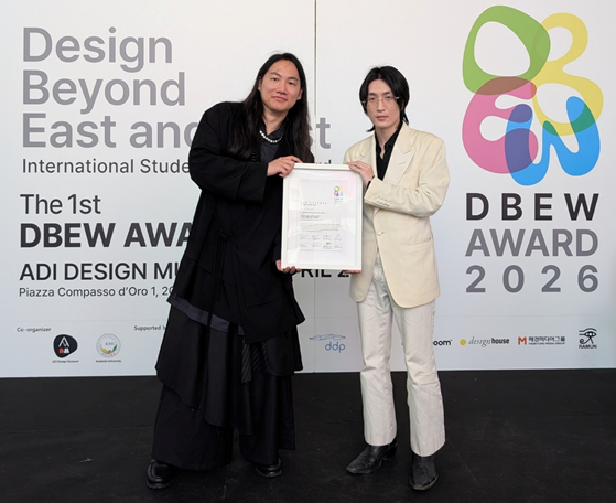 Baoyi Huang and Professor David Buck from the University of Sheffield