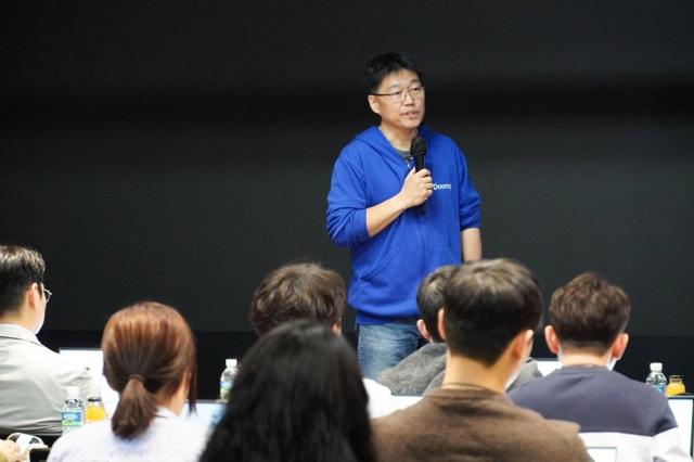 지난 28일 판교 NHN 플레이뮤지엄에서 열린 기자간담회에서 백창열 대표가 발표를 하고있다. [사진=NHN]