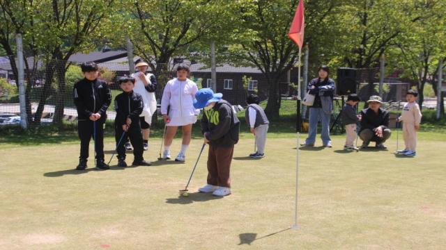 부영그룹 무주덕유산리조트 어린이 퍼팅 교실 사진부영그룹