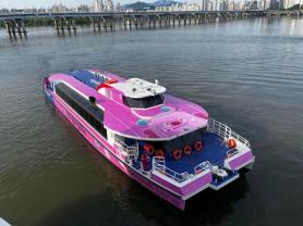 Seoul’s Han River Bus Tops 70,000 Riders in April as Policy Debate Intensifies