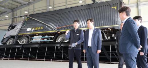 김관영 전북도지사 새만금 연계한 미래 모빌리티 산업 지도 그려야