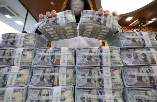 第1四半期の外貨取引額1026億ドル「史上最大」