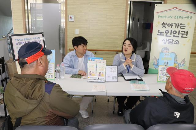 ‘찾아오는 이동상담’ 사진묵호노인종합복지관