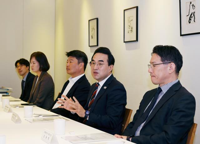 박홍근 기획예산처 장관이 4월 29일 오후 서울 중구 컨퍼런스 하우스 달개비에서 열린 재정정책자문회의 민간위원 오찬 간담회를 주재하고 있다 사진기획예산처