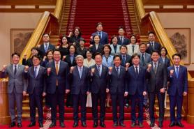 Lee hosts lunch with minor-party, independent lawmakers, urges broader view in politics