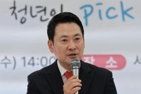 Kim Moon Soo Gains Prominence in June 3 Local Elections as Jang Dong-hyeok Keeps Low Profile