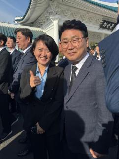[6·3 지방선거] 김원기 의정부시장 후보, 민주당 후보들과 현충원 참배