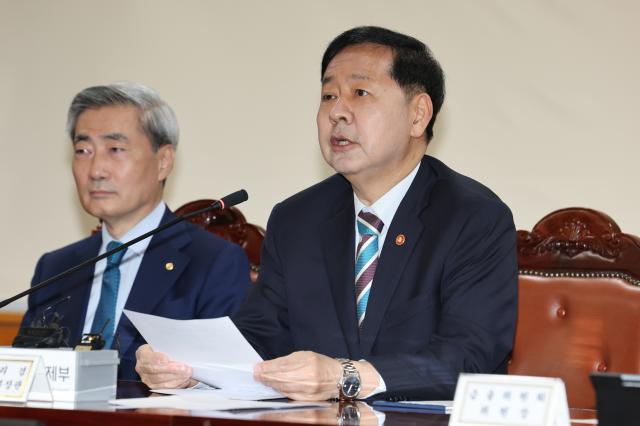 구윤철 부총리 겸 재정경제부 장관이 30일 서울 중구 은행회관에서 열린 확대거시경제금융회의에서 모두발언을 하고 있다 사진연합뉴스