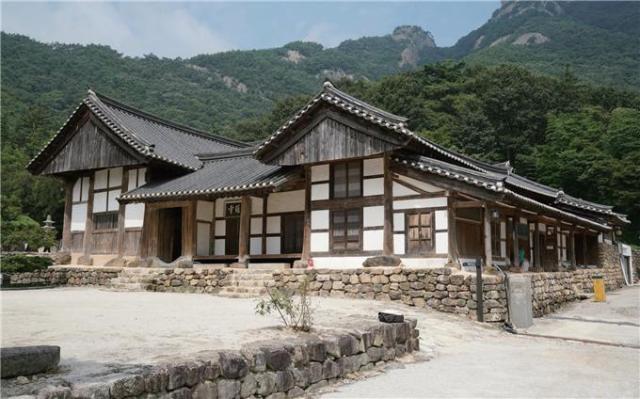 부안 내소사 요사 우측면과 배면 전경사진부안군