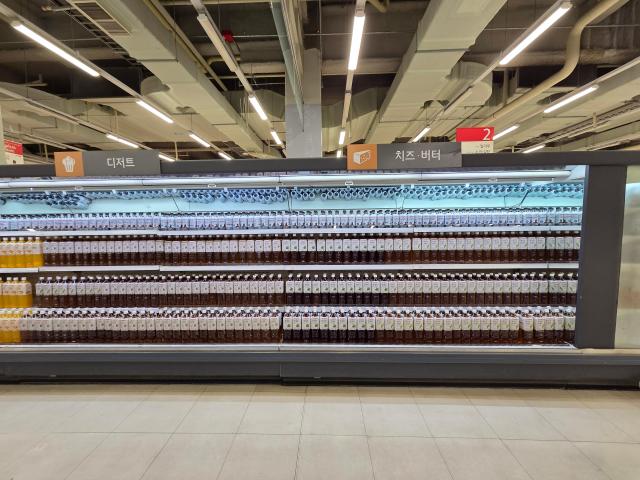 경기도 고양시 홈플러스 킨텍스점 버터와 디저트 코너가 홈플러스 자체브랜드PB 음료로 채워져 있다 사진조재형 기자