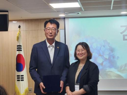 더불어사는세상을 꿈꾸는 키다리아저씨 김재균 도의원 느린학습자가 자신의 속도대로 당당하게 살아가는 포용적 경기도 만들 것