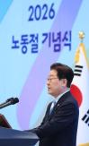 Lee Jae-myung urges end to pro-labor vs. pro-business divide in Labor Day speech