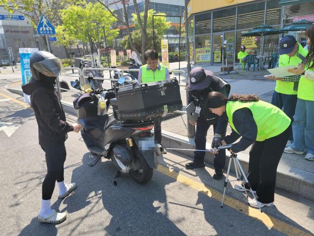 서울시가 오는 10월까지 이륜자동차 소음 단속을 상시적으로 실시한다 사진서울시