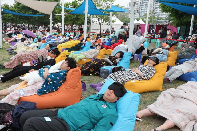 Even sound sleep becomes a competition — and fashion show — in Korea